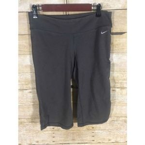 Nike Women's Athletic Capri Pants Size Medium